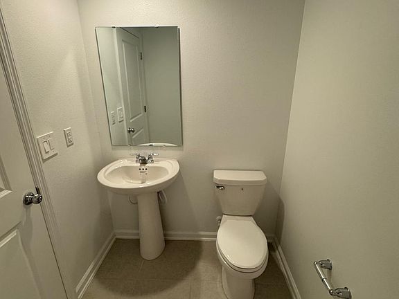 4th image of 3018 Chantilly Dr