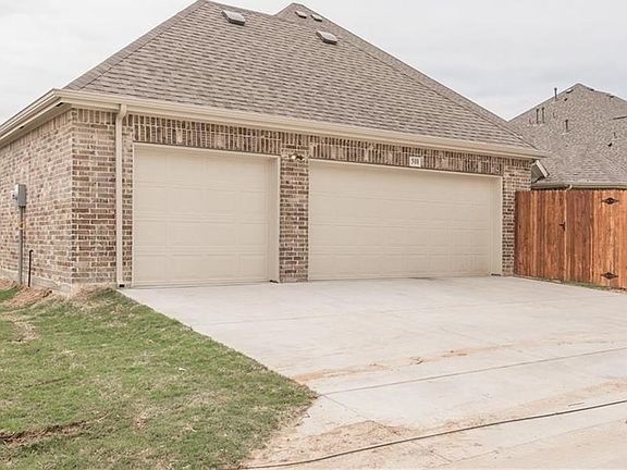 4th image of 588 Southwestern Dr