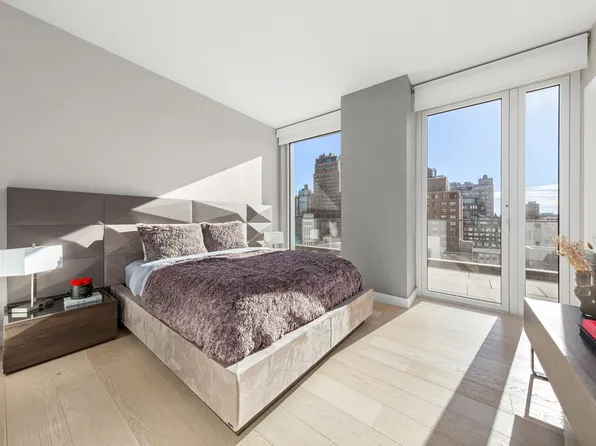 215 West 28th Street image 5 of 12