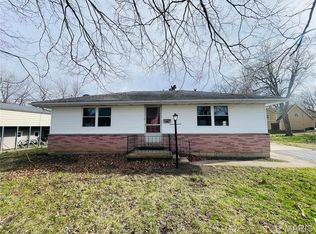 582 E Lebanon St, Nashville, IL 62263