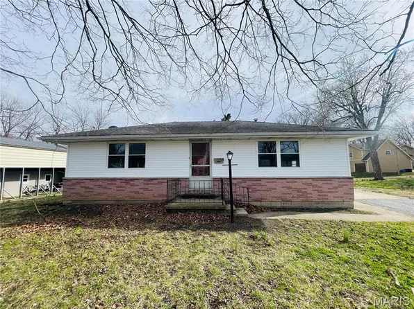 582 E Lebanon St, Nashville, IL 62263