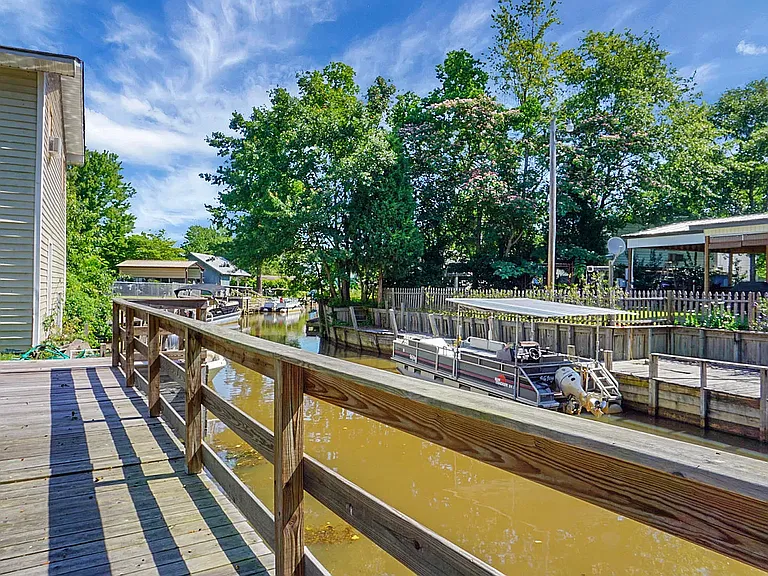 318 Lake Moultrie Dr #B — Photo 5
