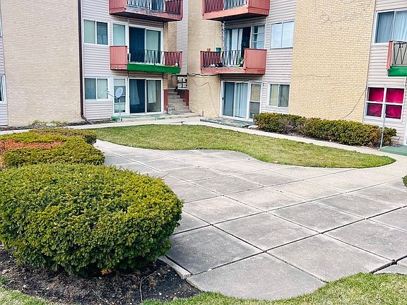 2nd image of 605 N Wolf Rd #8E