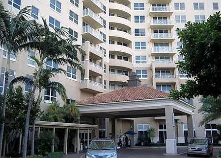 4th image of 19501 W Country Club Dr APT 2602
