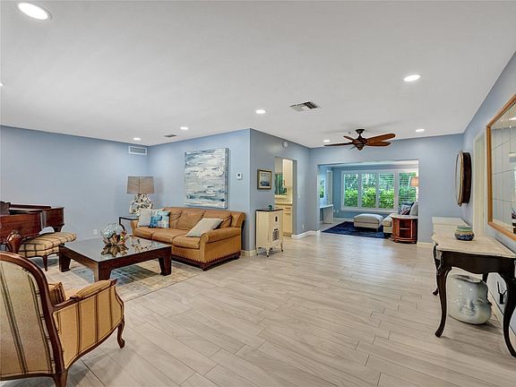 5th image of 226 Pine Avenue