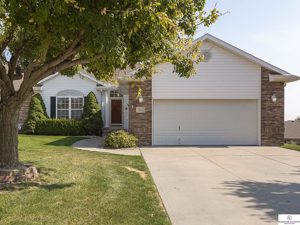 1st image of 321 Eagle Hills Dr