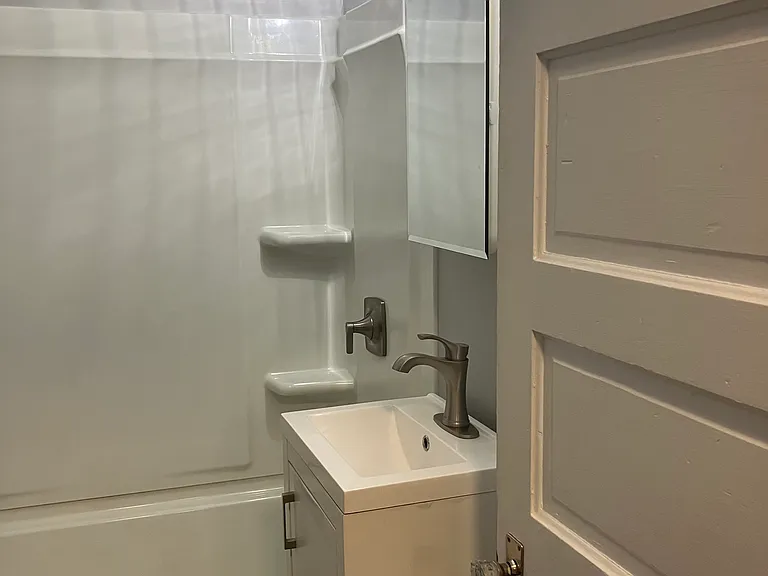 1137 N Superior St — Photo 14