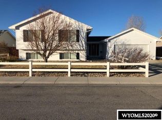 2128 Absaroka Trl, Bar Nunn, WY 82601