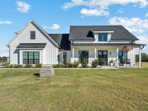 1080 Paradise Pkwy, Poolville, TX 76487