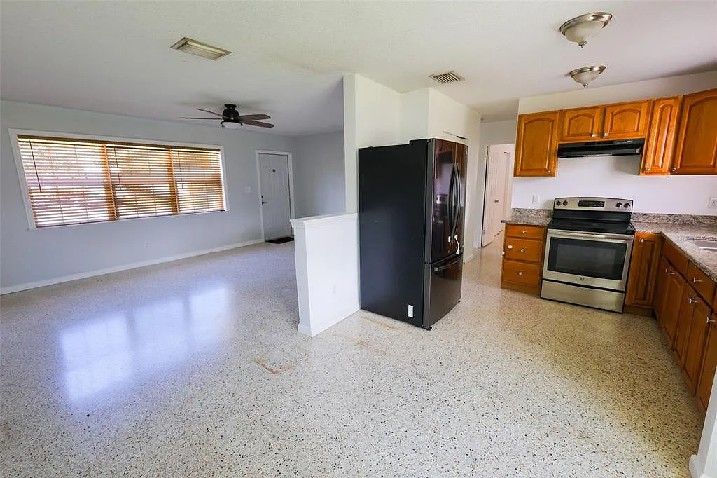 2 bed, 1.0 bath, 825 sqft, $1,950 — Photo 2