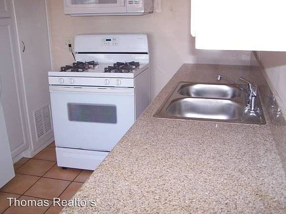 3rd image of 2655 Montclair St