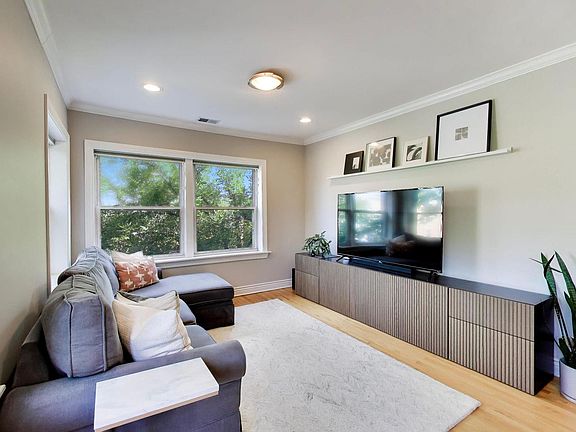 3rd image of 3557 N Hamilton Ave #3
