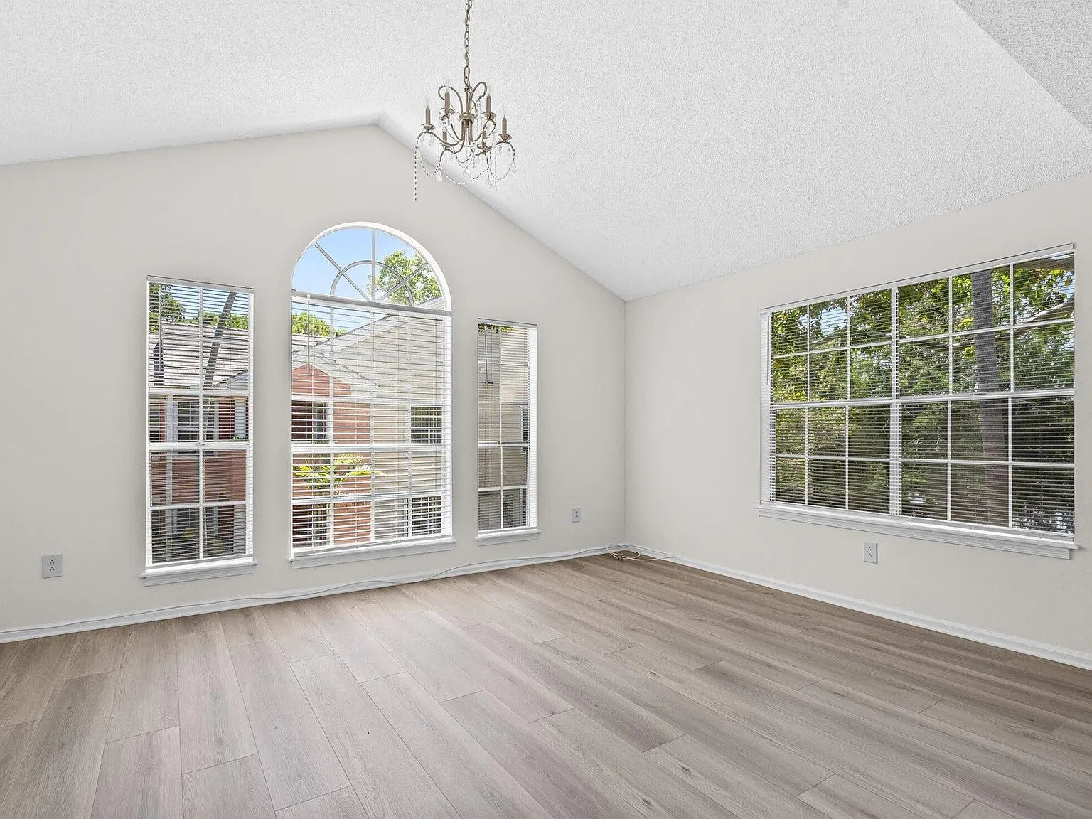2 bed, 948 sqft, $2,650 — Photo 3