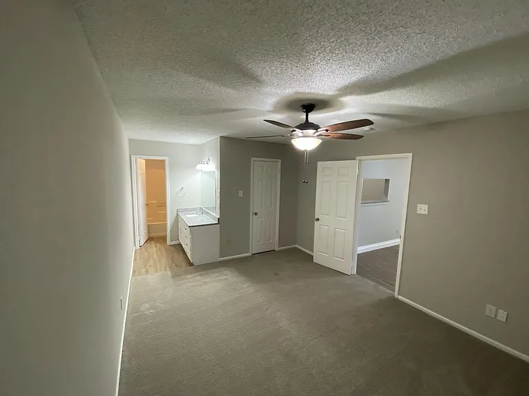 1105 Montclair Dr — Photo 11