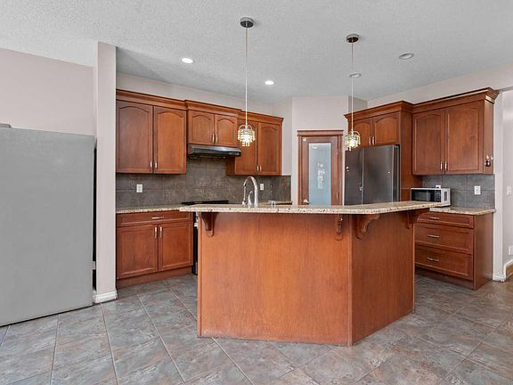 3rd image of 316 Saddlemont Blvd NE