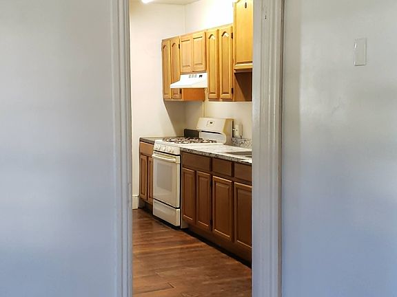 4th image of 539 W 1st Ave