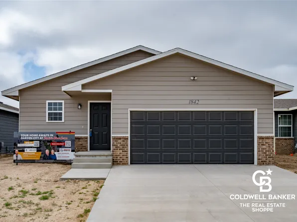 1842 E Prairie View Dr, Garden City, KS 67846