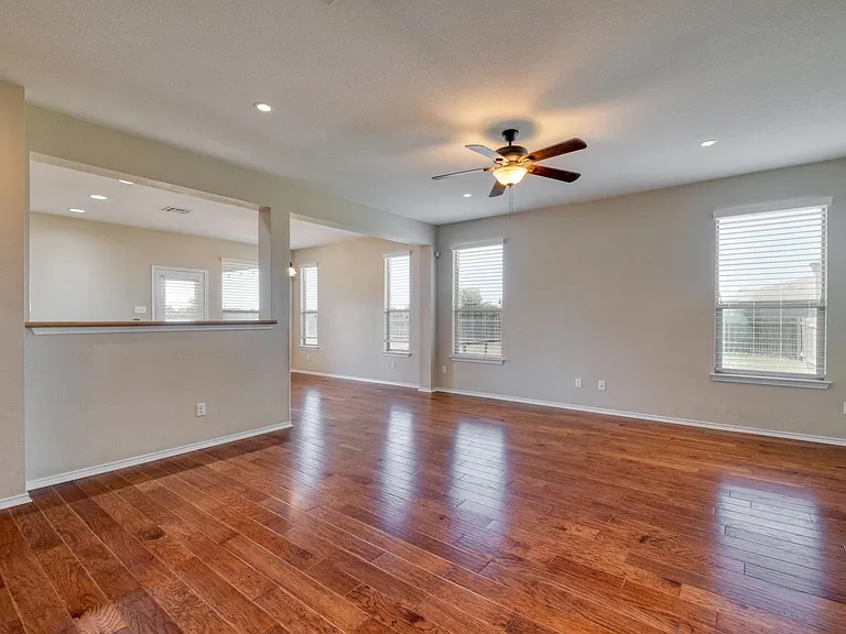 117 Brittany Ln — Photo 6