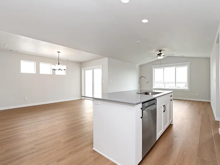 1761 E Hadler St — Photo 11