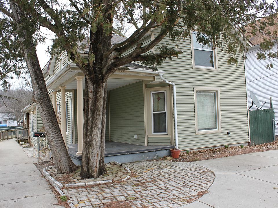 1st image of 555 Lincoln Ave NW