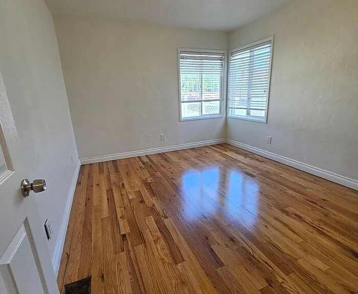 4515 Spring St — Photo 9