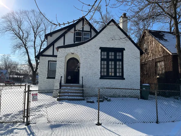 28 E 157th St, Harvey, IL 60426