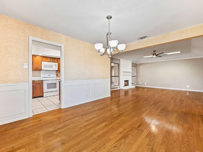 5801 Royal Ridge Dr — Photo 7