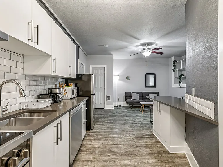 CENTER VIEW APARTMENTS- LIVE YOUR BEST LIFE HERE! — Photo 10