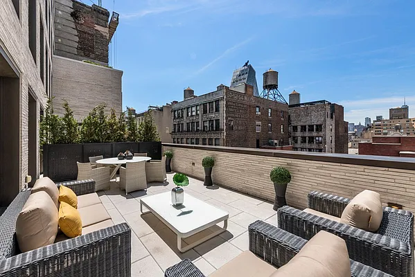 Sold by Nest Seekers International | media 6