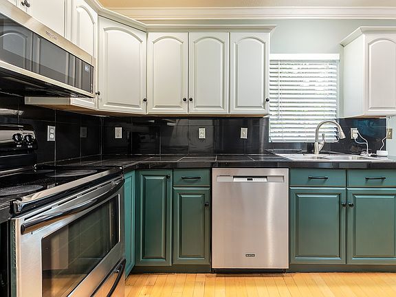 5th image of 2220 Elizabeth Ave #4