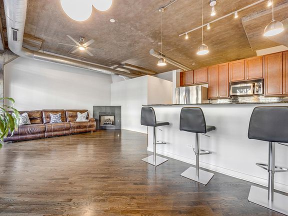 4th image of 1001 W 15th St Unit 131