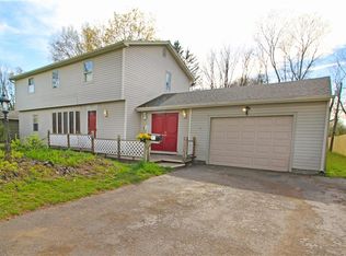 15 Yolanda Dr, Rochester, NY 14624