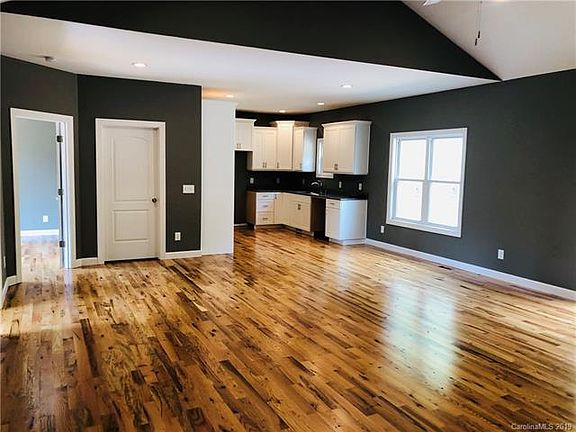 3rd image of 2285 Saratoga Run