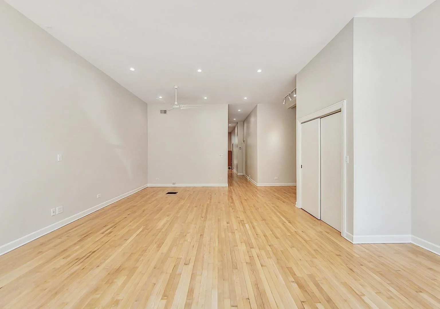 3 bed, 2101 sqft, $3,500 — Photo 3