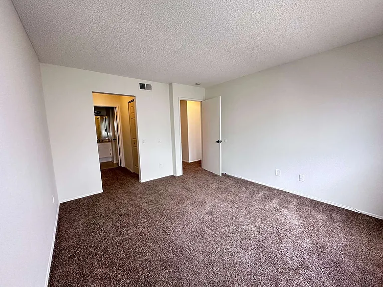 18209 Sierra Hwy — Photo 10