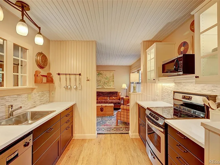 1745 Skyline Rd — Photo 3