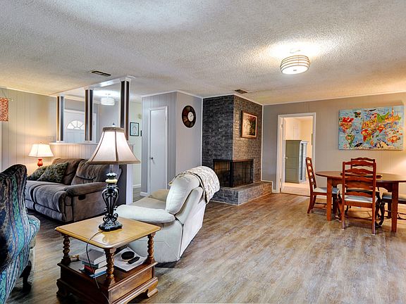 4th image of 211 Cedar St