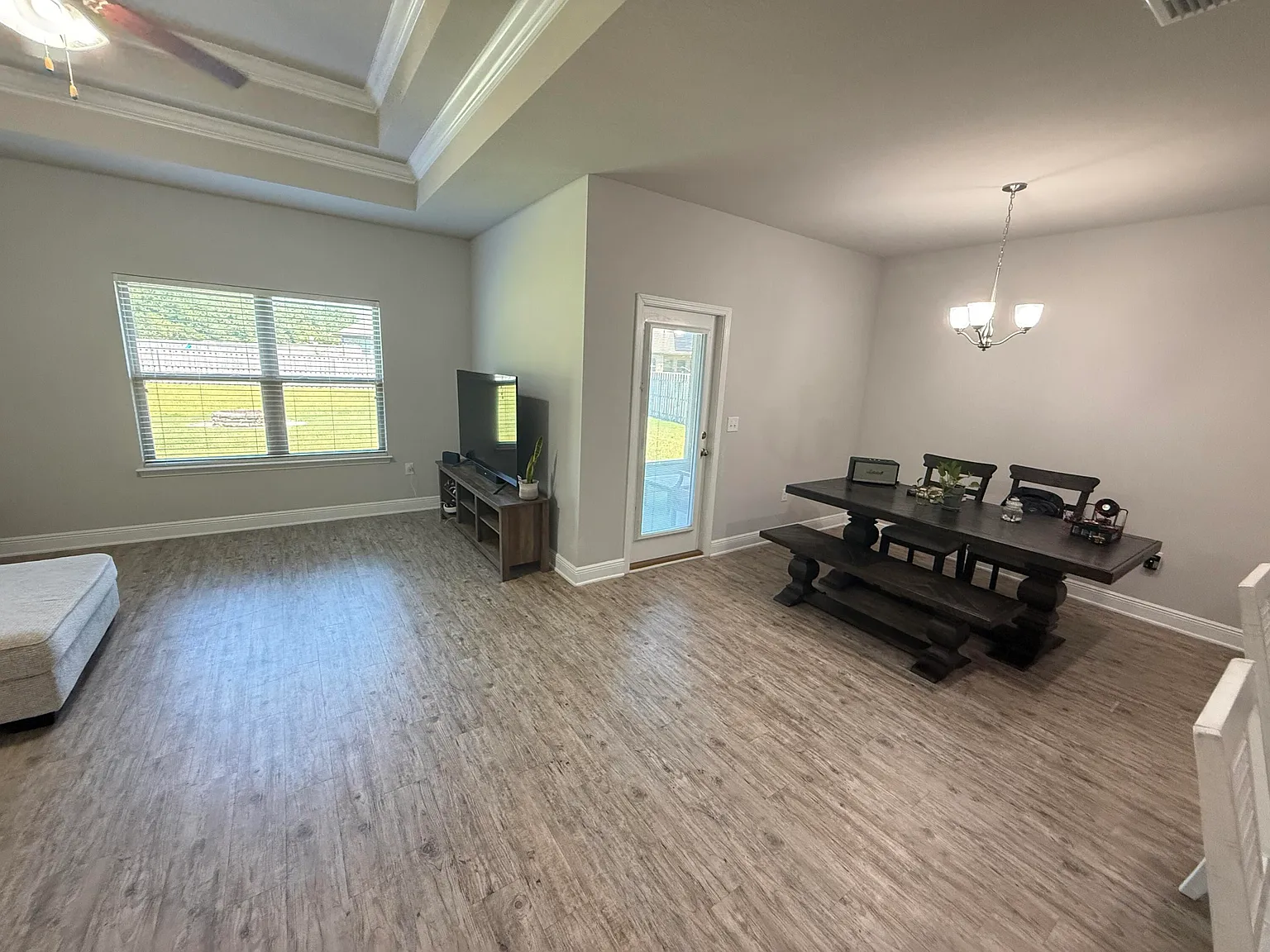 4 bed, 2.0 bath, 1852 sqft, $2,200 — Photo 3