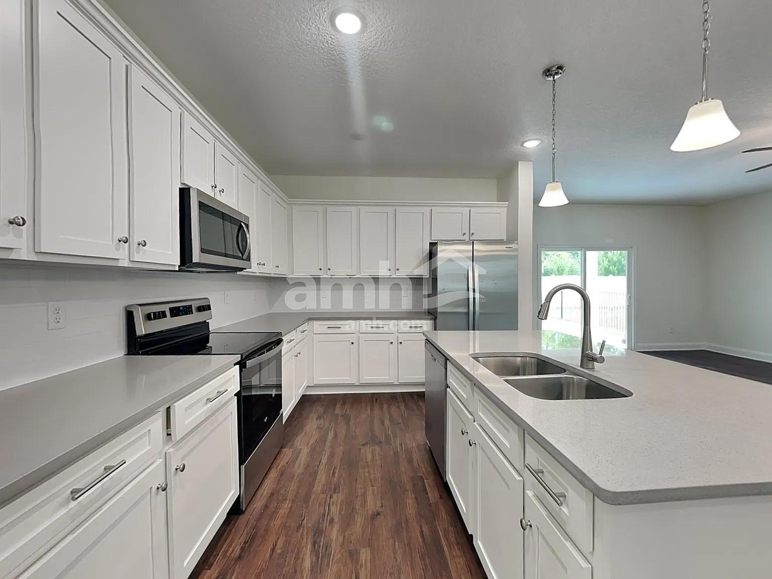 4 bed, 2.5 bath, 2053 sqft, $2,520 — Photo 3