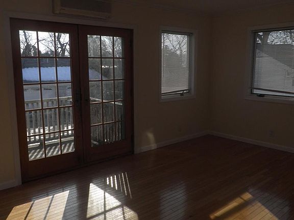 5th image of 30 Church St