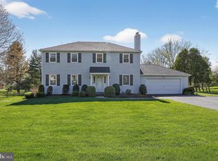606 Londonderry Dr, West Chester, PA 19382