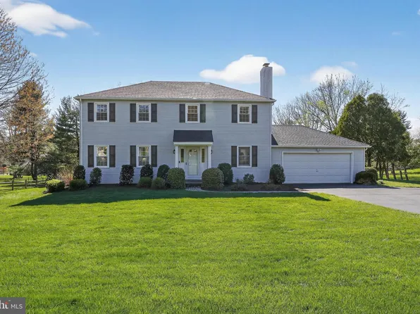 606 Londonderry Dr, West Chester, PA 19382