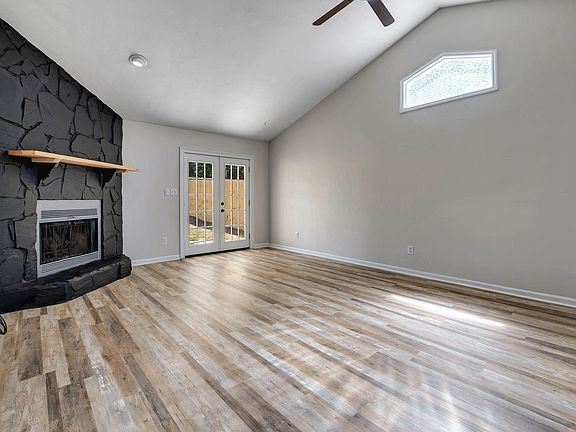 4th image of 3981 Breezee Ct