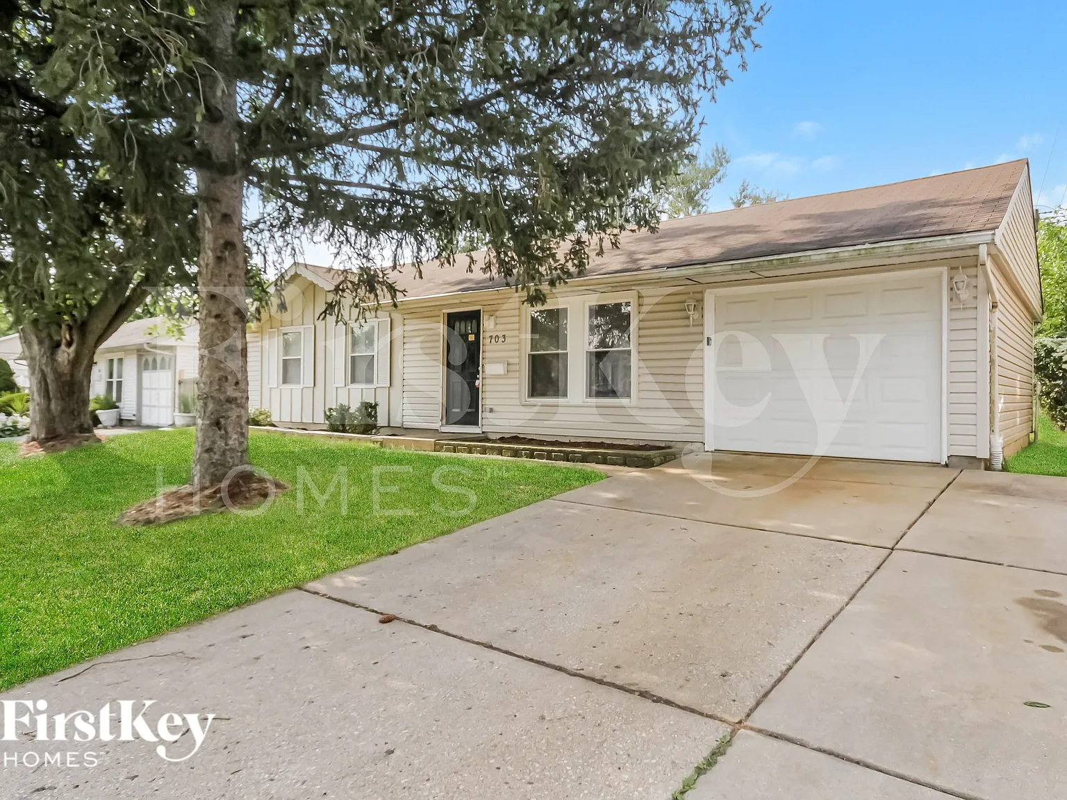 3 bed, 1.0 bath, 925 sqft, $2,705 — Photo 2