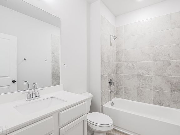 5th image of 766 Lanarck Way