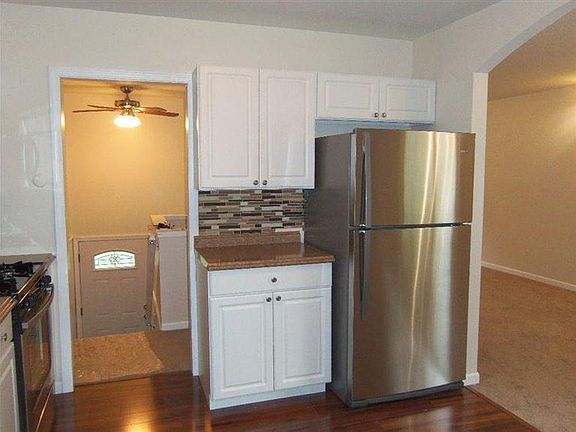 Stainless steel appliances (fridge, oven, microwave, dishwas