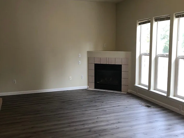 333 SE Brookwood Ave — Photo 6