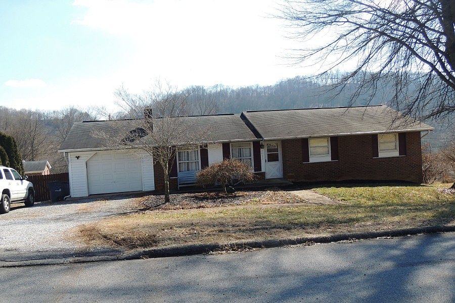 1st image of 4825 Landon Ct