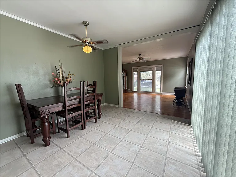 231 E Live Oak St #A — Photo 7
