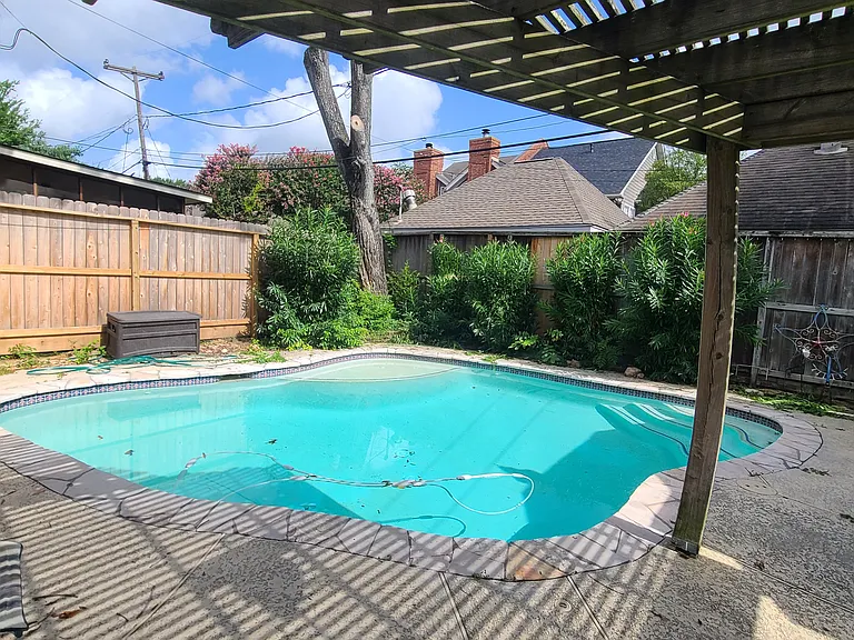 1610 Castle Ct — Photo 15